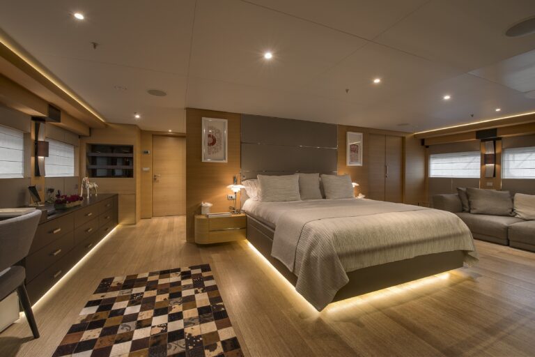 The 39m Yacht DARLINGS