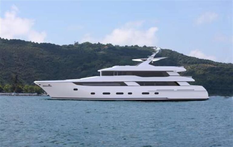 The 39m Yacht DARLINGS
