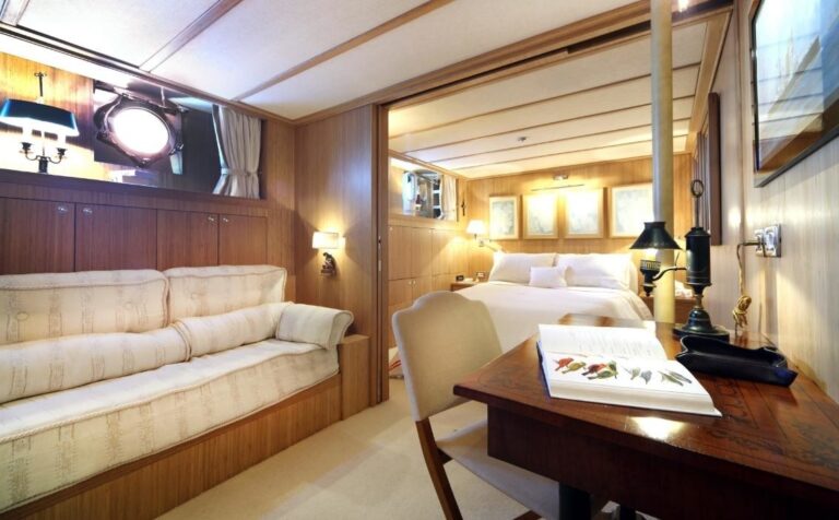 The 39m Yacht DIONE STAR