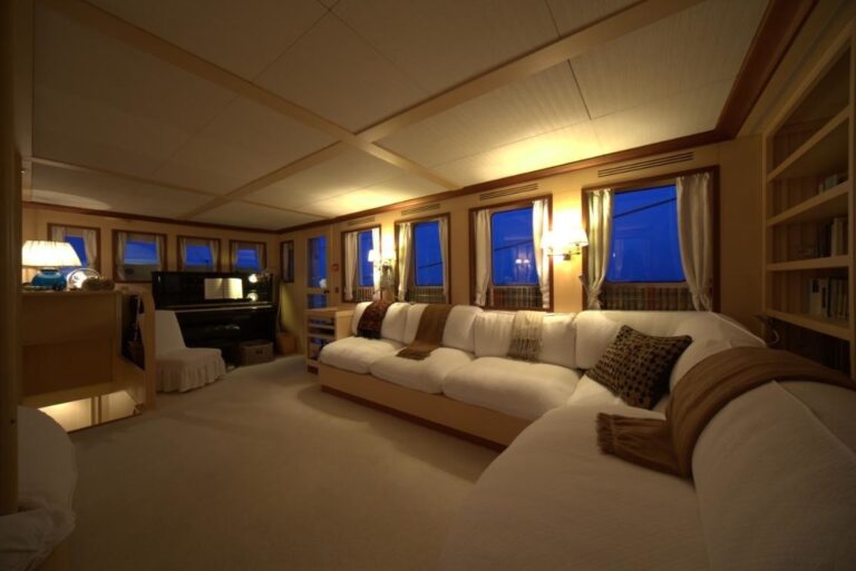 The 39m Yacht DIONE STAR