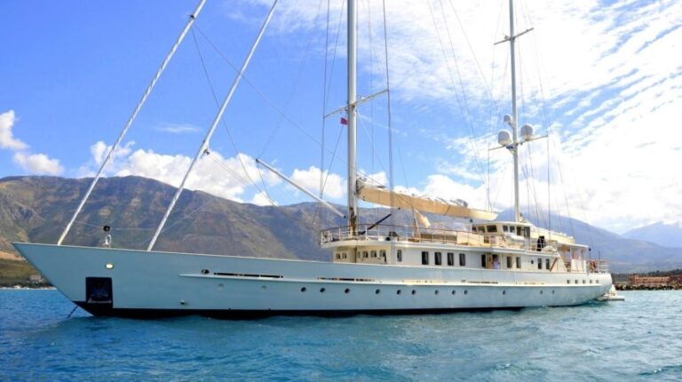 The 39m Yacht DIONE STAR