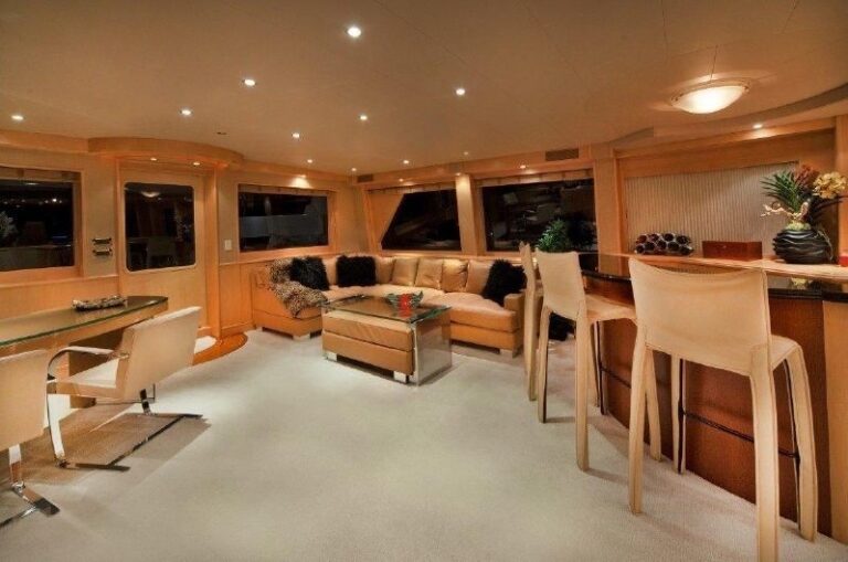 The 39m Yacht DUMB LUCK