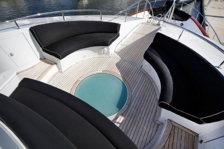 The 39m Yacht DUMB LUCK