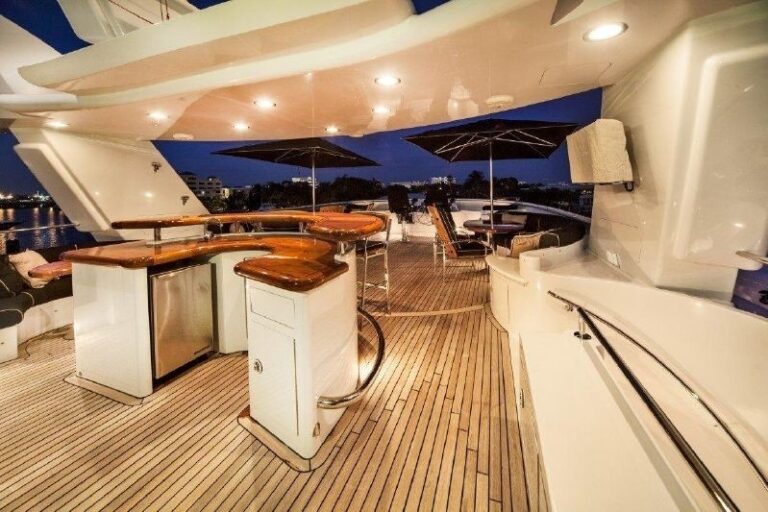 The 39m Yacht DUMB LUCK