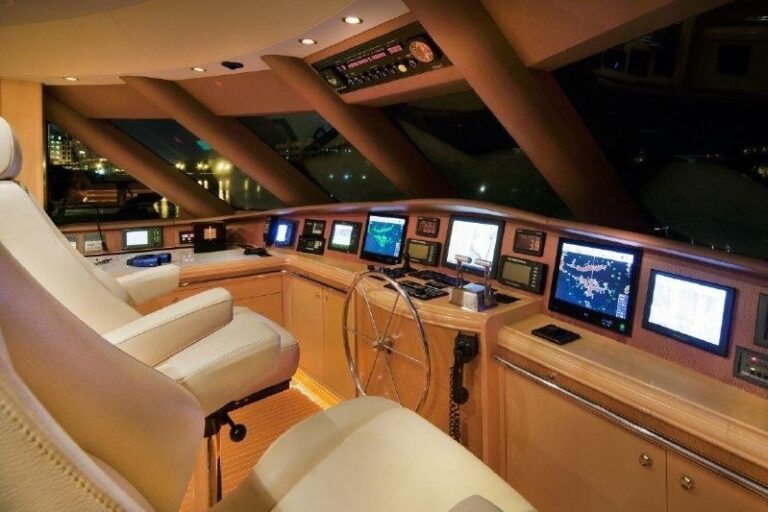 The 39m Yacht DUMB LUCK