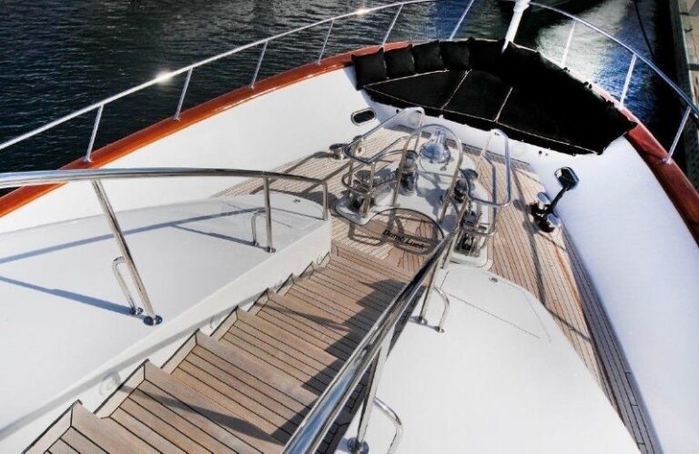 The 39m Yacht DUMB LUCK