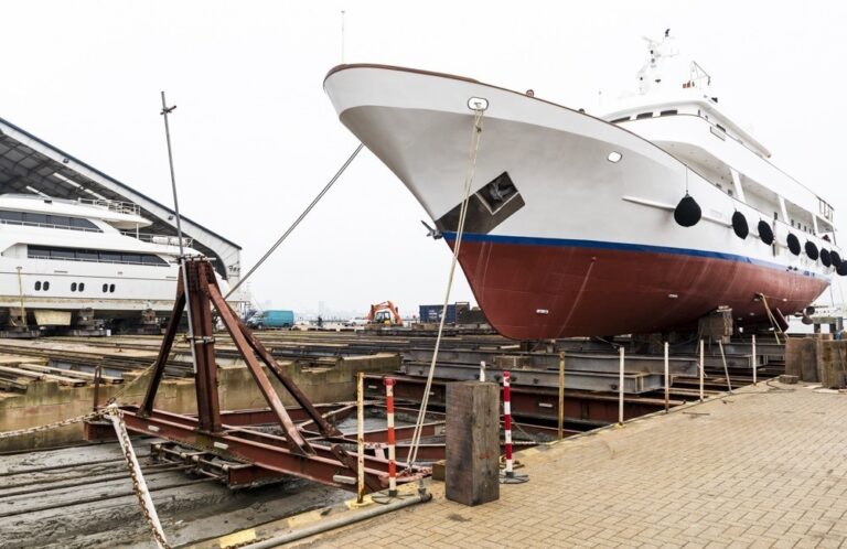The 39m Yacht GLORIOUS