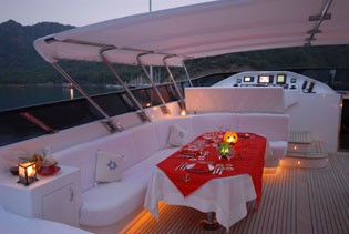 Fly Bridgedeck On Board Yacht HULYA