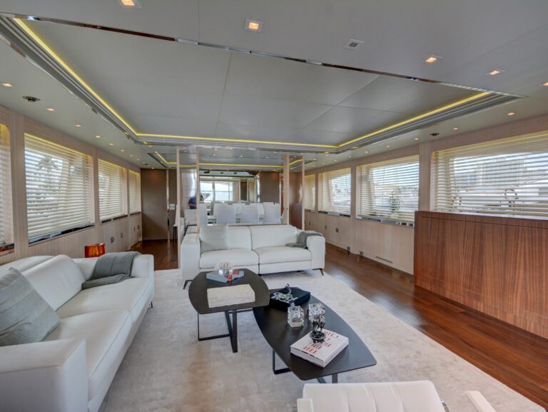 The 39m Yacht HUNTER