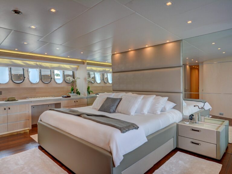 The 39m Yacht HUNTER