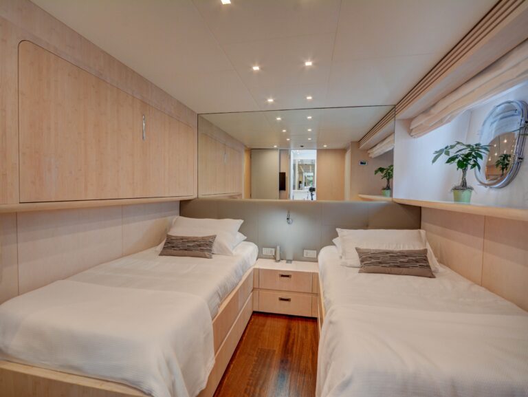 The 39m Yacht HUNTER