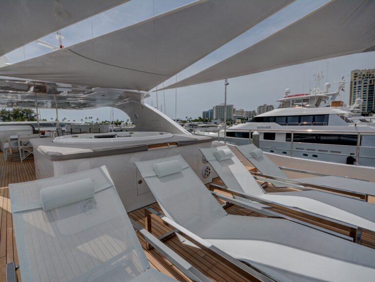 The 39m Yacht HUNTER