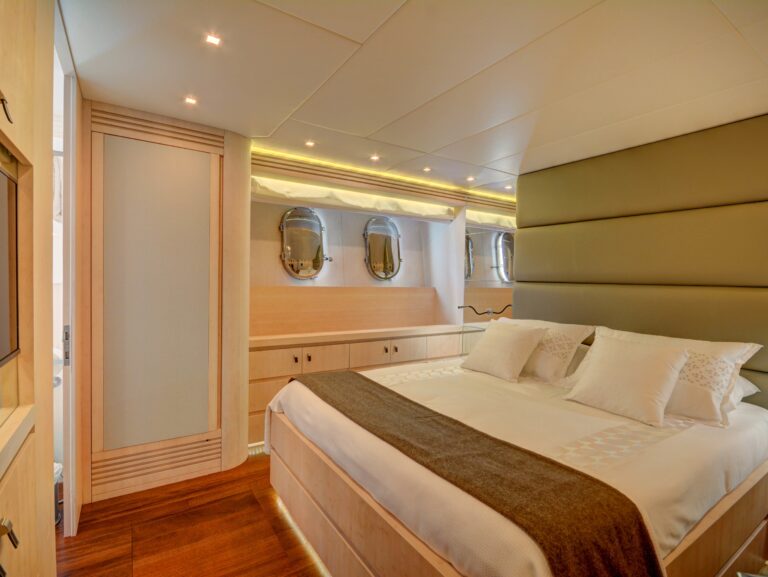 The 39m Yacht HUNTER