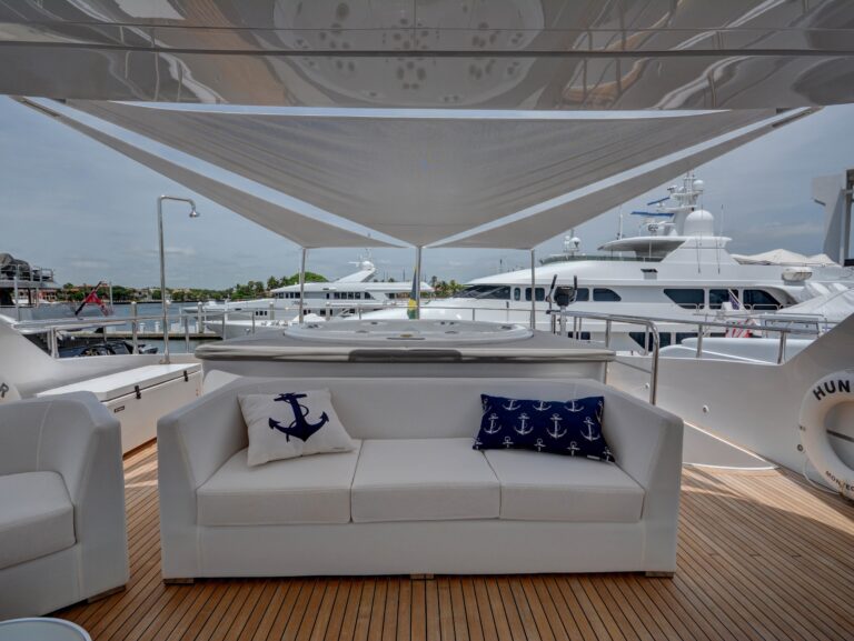The 39m Yacht HUNTER