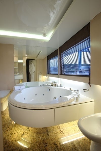 En Suite Aboard Yacht LIONSHARE