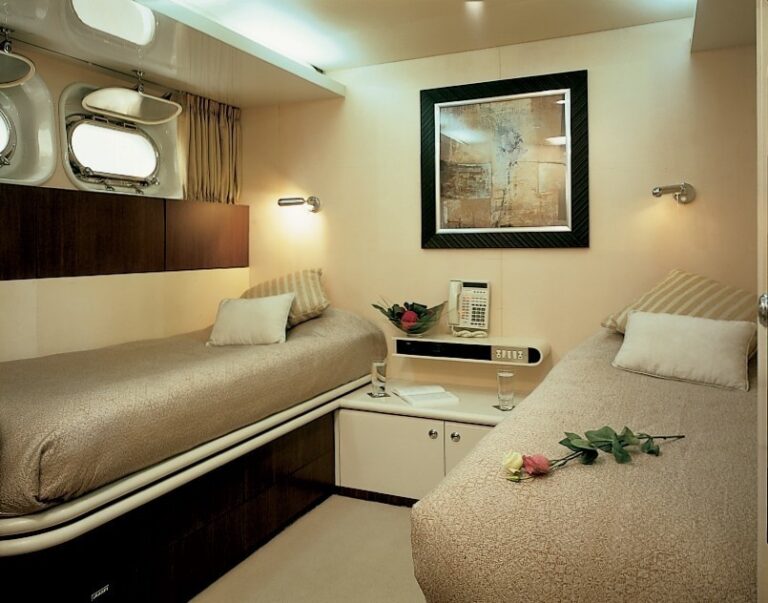 Twin Bed Cabin On Yacht LIONSHARE
