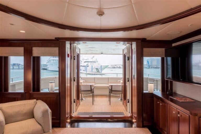 The 39m Yacht SAFIRA