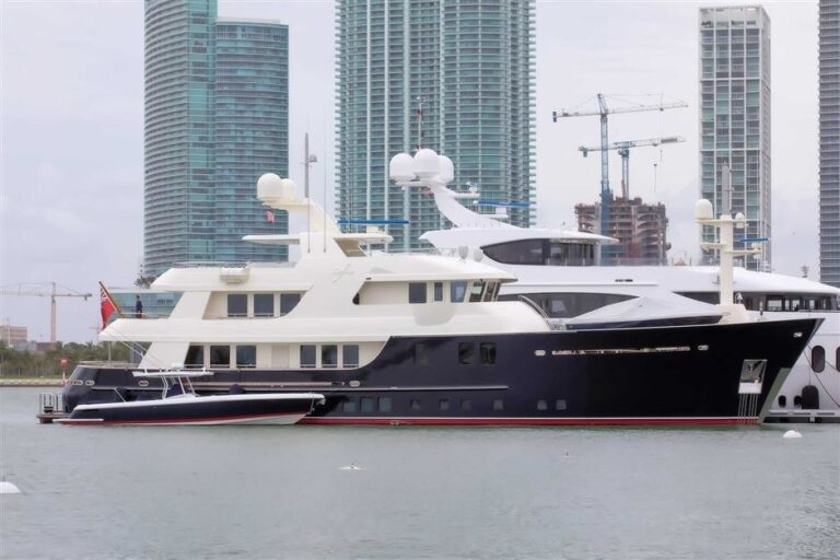 The 39m Yacht SAFIRA