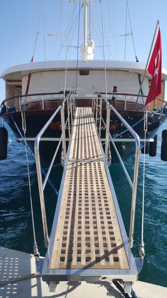 The 39m Yacht SEA DREAM