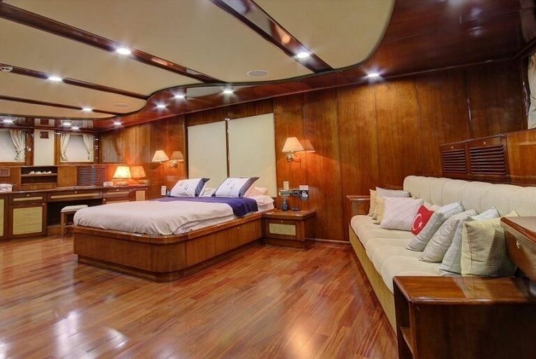 The 39m Yacht SEA DREAM