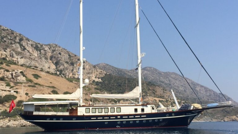 The 39m Yacht SEA DREAM