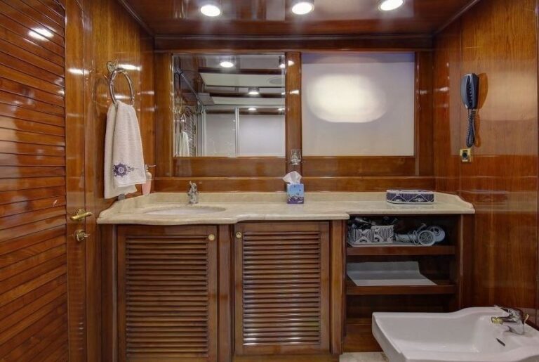 The 39m Yacht SEA DREAM