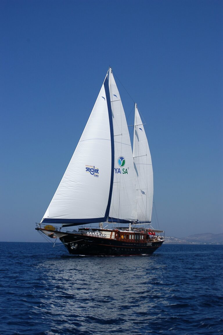 The 39m Yacht SEA DREAM