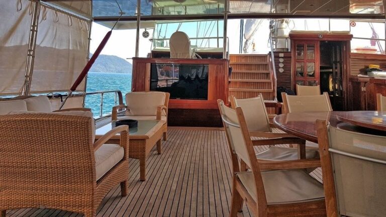 The 39m Yacht SEA DREAM