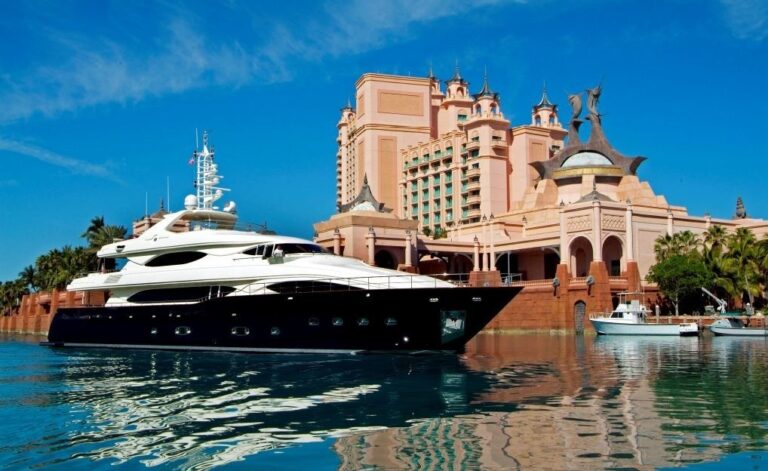 Profile Aspect On Yacht SIMA