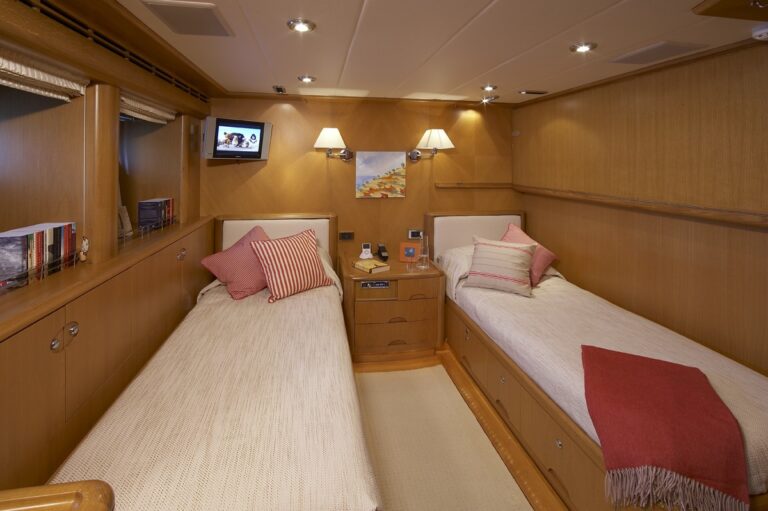 The 39m Yacht TENAZ