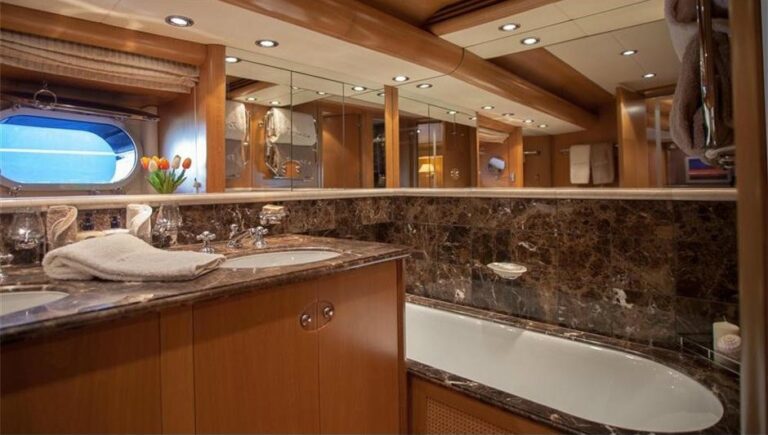 The 39m Yacht TENAZ