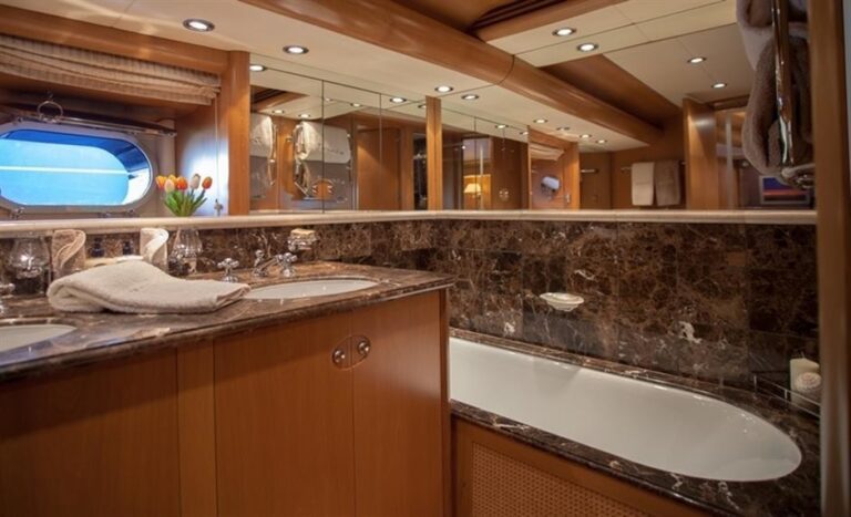 The 39m Yacht TENAZ