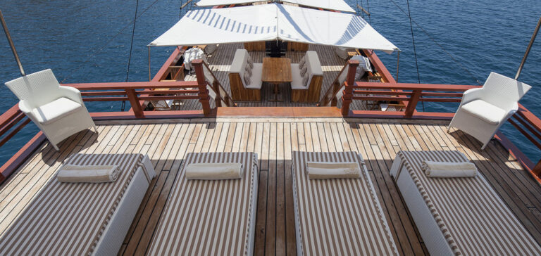 Charter yacht SAMATA