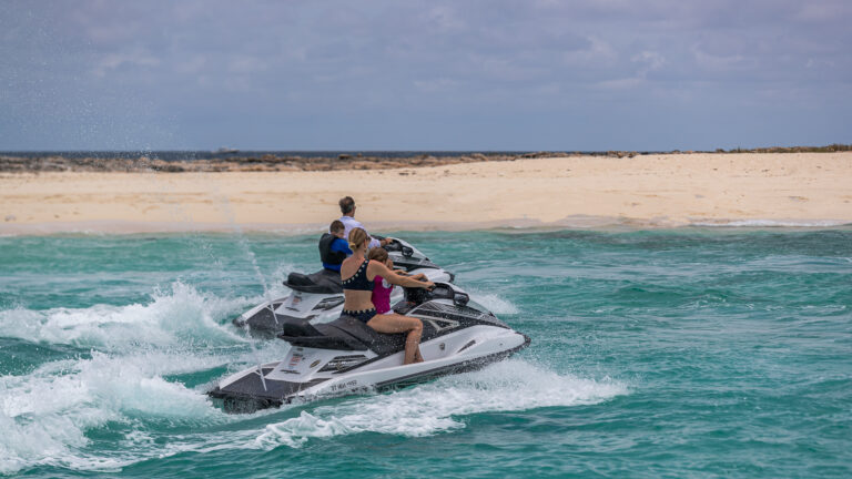 4 Jet Skis