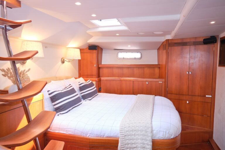 Guest cabin