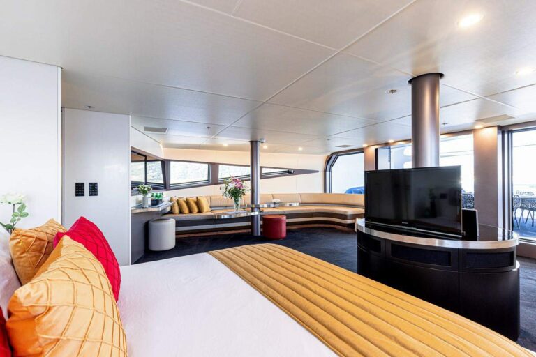 Upper deck master suite with lounge