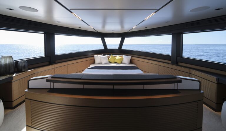 270 degree views from main deck master