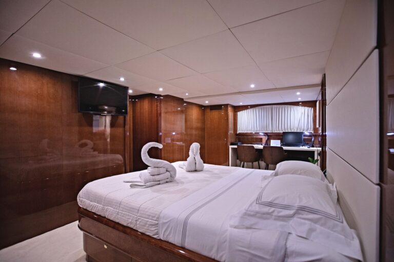 Classic yacht decor