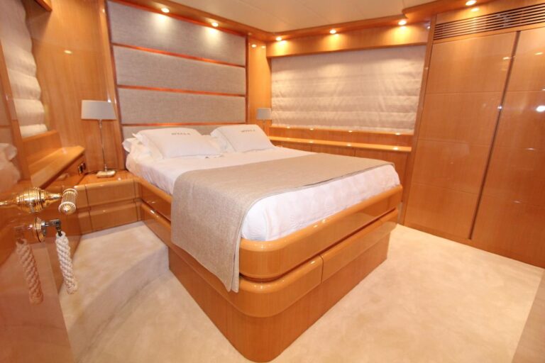 Double cabin