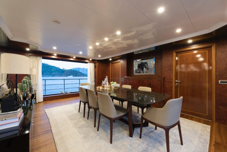 Main salon dining