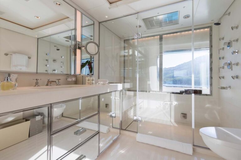 Master cabin en suite
