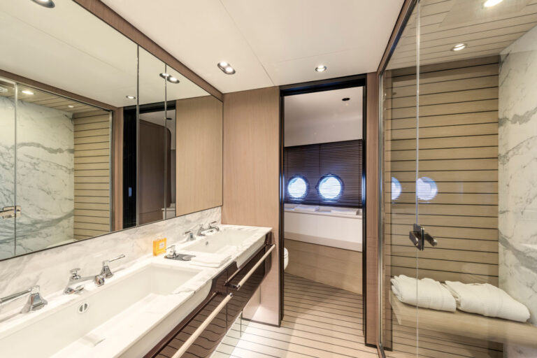 Master ensuite bathroom