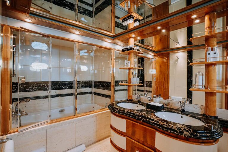 Master ensuite bathroom