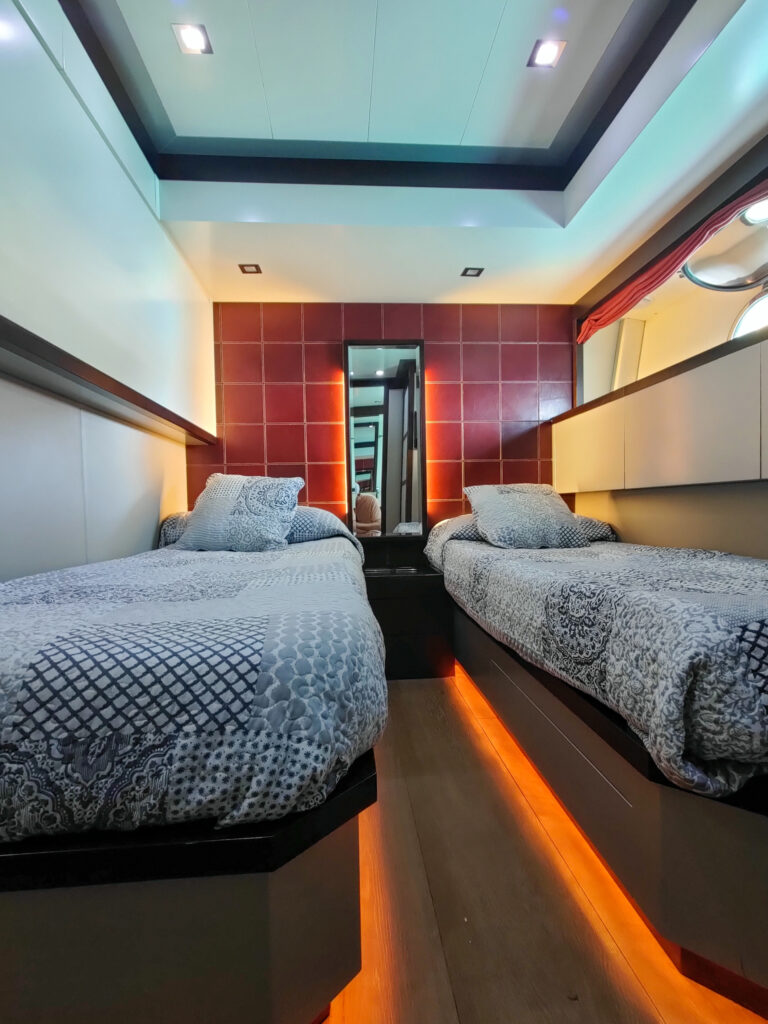 Twin cabin