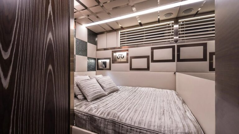 Double cabin