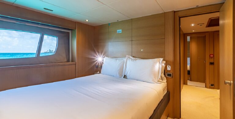 Double guest cabin