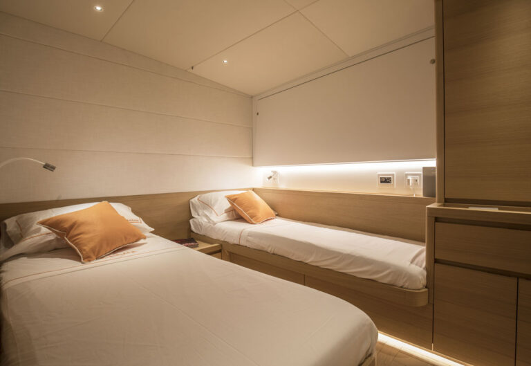 Flexible twin cabin