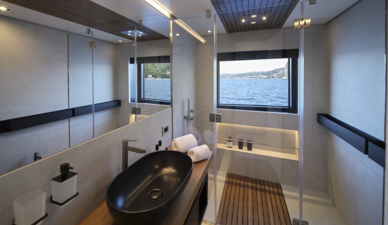 Master suite bathroom