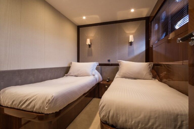 Twin suite