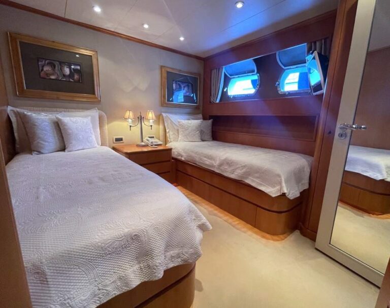 Twin suite